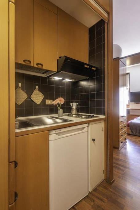 Osti 3 Beautifully Furnished Apartment Milan Bagian luar foto