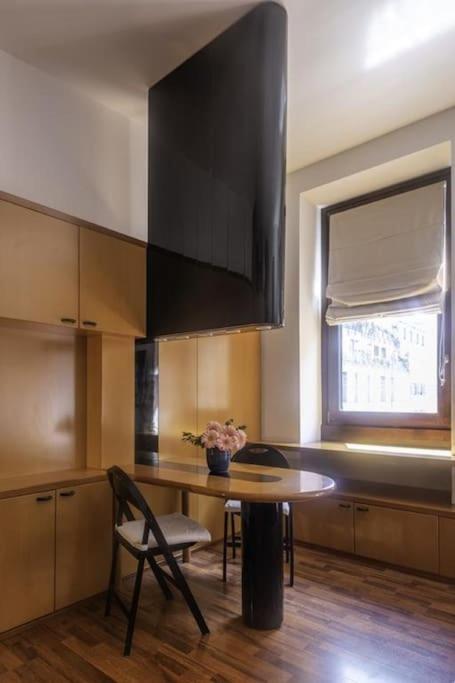 Osti 3 Beautifully Furnished Apartment Milan Bagian luar foto